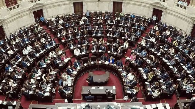 Diputados de la oposición presentaron un proyecto de ley para suspender la recategorización de oficio a monotributistas.