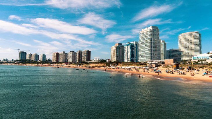 Uruguay es uno de los destinos más elegidos por los argentinos y está accesible por el dólar atrasado. Uruguay es uno de los destinos más elegidos por los argentinos y está accesible por el dólar atrasado.