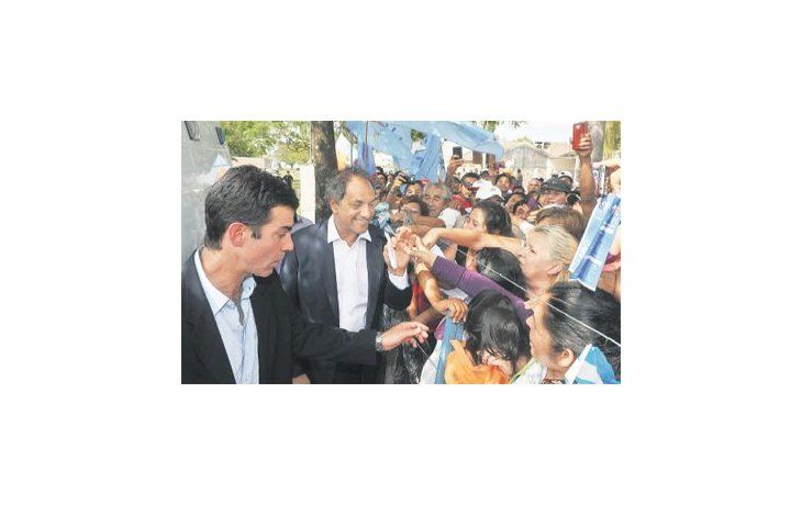 Daniel Scioli estuvo ayer en Orán, Salta, una provincia en la que tuvo buenos resultados en la primera vuelta pero en donde cree quedaron muchos votos peronistas sin candidato al quedar afuera Sergio Massa.