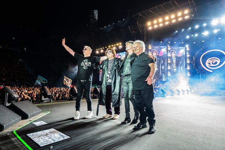  Juanse, Sarcófago, Memi y Roy maravillados ante su público.