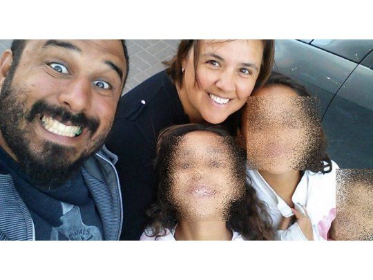 Gabriel Agüero, Valeria Marsili y sus tres hijas (Foto Facebook)