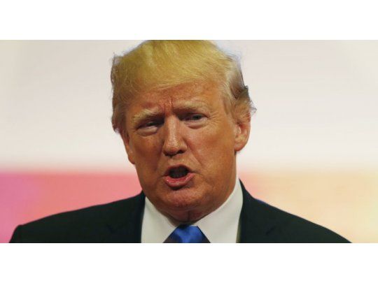 Trump sugiere que tal vez haya que cerrar EEUU a la llegada de extranjeros