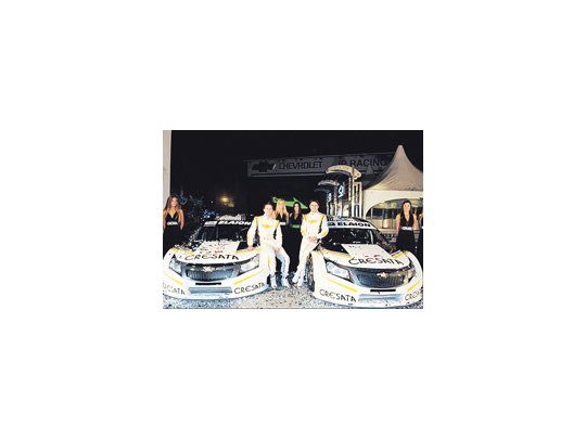 Canapino y Ledesma fueron parte de la presentación de los nuevos Chevrolet Cruze que conducirán desde esta fecha.