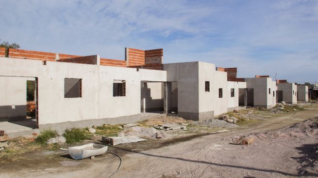 La norma faculta al OPISU a diseñar programas específicos para cada proyecto, en los que se definirán el valor de las viviendas, los plazos de pago y la posibilidad de otorgar quitas o planes especiales en casos de vulnerabilidad socioeconómica.