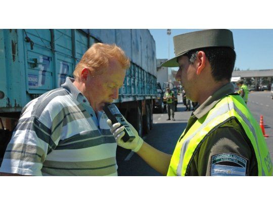 Seguridad vial: expertos recomiendan elegir un conductor designado para las Fiestas