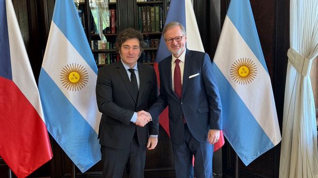 El Presidente Javier Milei mantuvo una reunión con el Primer Ministro de la República Checa, Petr Fiala, en Praga.