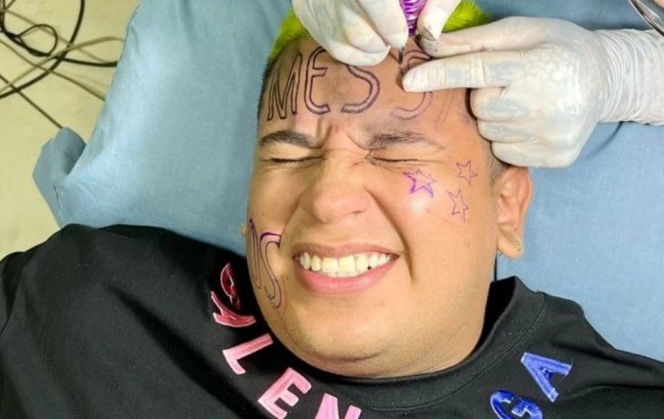 el hincha que se tatuo messi en la cara y se arrepintio