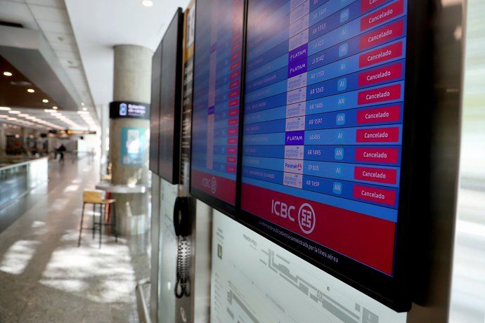 EANA sostiene que no hay atrasos salariales, pero el sindicato denuncia incumplimientos de acuerdos paritarios. EANA sostiene que no hay atrasos salariales, pero el sindicato denuncia incumplimientos de acuerdos paritarios.