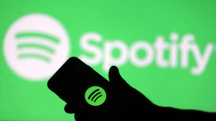 Spotify: según un informe, los jóvenes escuchan podcast y música retro para aliviar el estrés