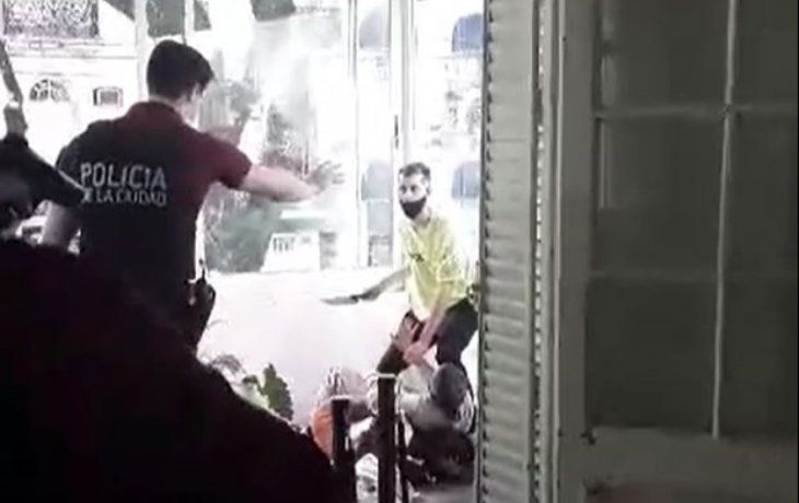 asi detuvieron al hombre que ataco a dos mujeres con un cuchillo en belgrano