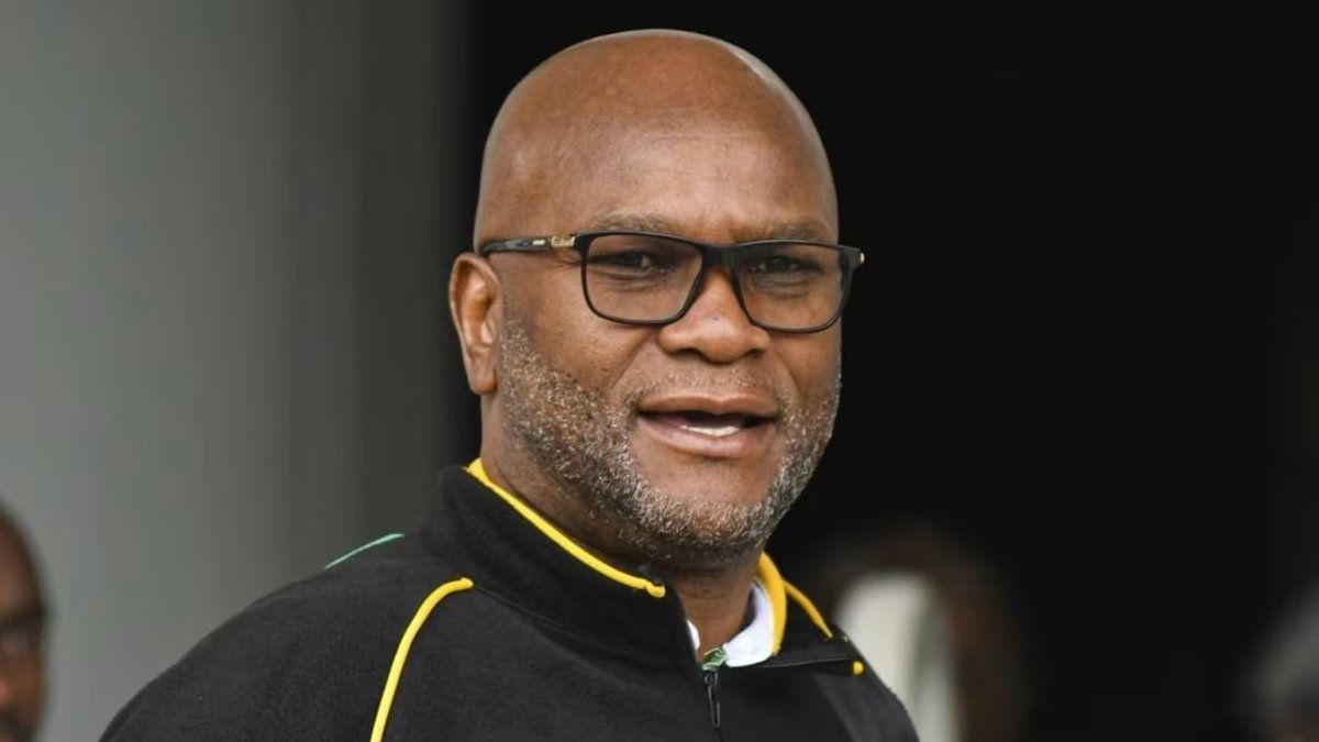 South Africa’s ambassador to France appeared dead at the door of a hotel in Paris