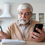 La tecnología transformó la manera de realizar gestiones y acceder a información personal. La tecnología transformó la manera de realizar gestiones y acceder a información personal.