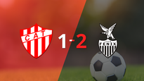 ajustada victoria por 2 a 1 de fenix