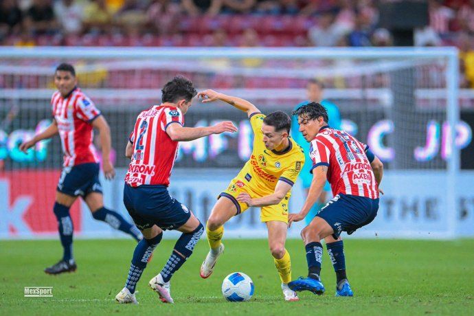 América no viene jugando bien y en los dos últimos partidos, donde precisamente enfrentó a Chivas, no le pudo marcar goles. El miércoles si quiere avanzar a cuartos de final de la Concachampions deberá ganarle al Rebaño Sagrado por dos goles o mas.