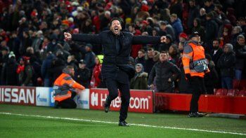 Siempre está. Diego Simeone, y Atlético de Madrid, otra vez en octavos de final de la Champions League.&nbsp;