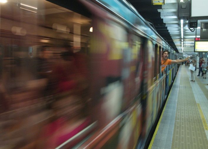 Pasajeros despidieron a los viejos vagones de la Línea A (foto 1)