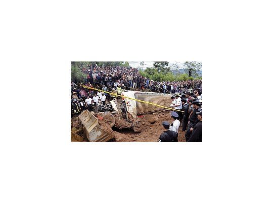 Unas 100 personas habrían quedado sepultadas