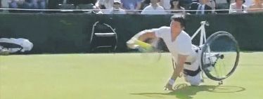 El esfuerzo del jugador cordobés en un tanto clave, en el mítico torneo británico. Por Twitter, Gabriela Sabatini le envió un mensaje: “Felicitaciones campeones por esta gran final de Wimbledon”.