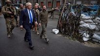 El primer ministro de Reino Unido, Boris Johnson, y el presidente de Ucrania, Volodimir Zelenski, recorren Kiev.