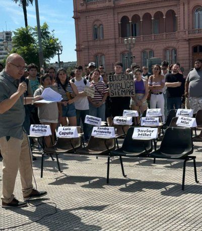 Docentes de FEDUN llevarán adelante clases públicas en reclamo por la Ley de Financiamiento. Docentes de FEDUN llevarán adelante clases públicas en reclamo por la Ley de Financiamiento.