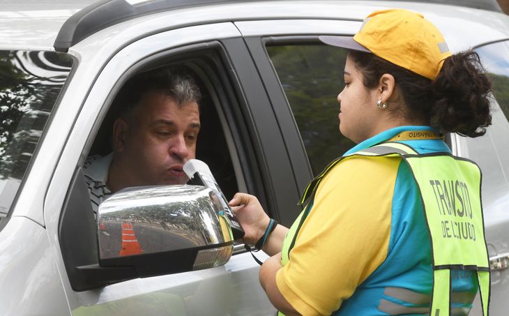 En el Hospital Oftalmológico Santa Lucía, del barrio de San Cristóbal, informaron el ingreso de once personas, de las cuales tres deberán ser intervenidas quirúrgicamente. En el Hospital Oftalmológico Santa Lucía, del barrio de San Cristóbal, informaron el ingreso de once personas, de las cuales tres deberán ser intervenidas quirúrgicamente.