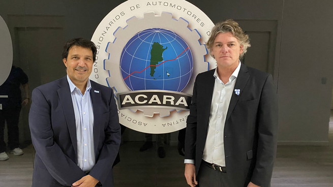 El presidente de Leasing Argentina y director del BICE, Nicolás Scioli y, el titular de ACARA, Sebastián Beato.