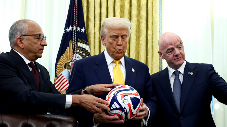 Cordeiro, junto a Trump e Infantino en la Casa Blanca. Cordeiro, junto a Trump e Infantino en la Casa Blanca.