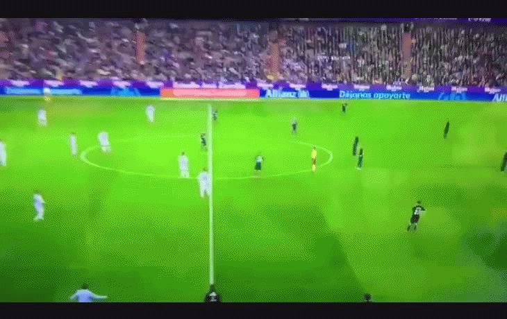 insolito: arbitro acude al var y en la sala no habia nadie