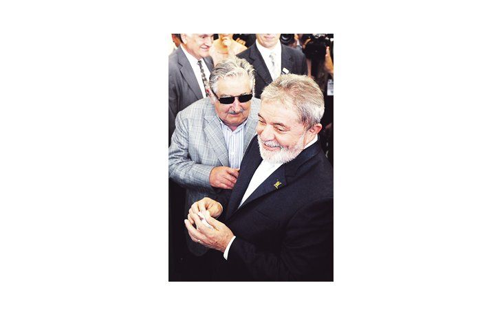 Luiz Inácio Lula da Silva y José Mujica, en un acto ayer en la Universidad de Brasilia en homenaje a Darcy Ribeiro.