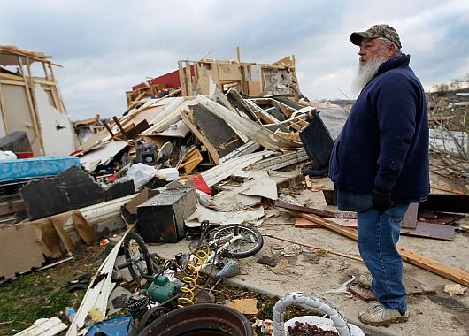 Tornados en EEUU dejan ya 35 muertos y hacen desaparecer un pequeño puebloTornados en EEUU dejan ya 27 muertos y hacen desaparecer un pequeño pueblo (foto 7)
