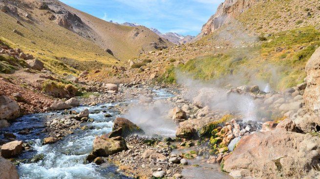 El imponente entorno natural de este sitio es su principal atractivo. 