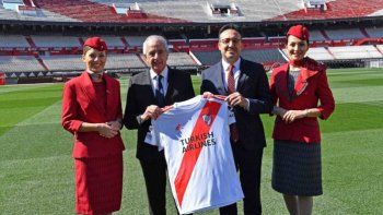El presidente de River, Rodolfo DOnofrio, durante la presentaci&oacute;n de Turkish Airlines como sponsor en la camiseta titular de la entidad.&nbsp;