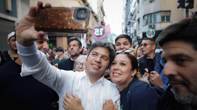 Axel Kicillof participó de la marcha convocada por las universidades.