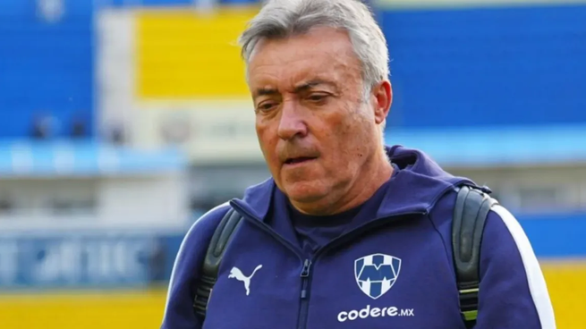 Domenec Torrent fue cesado de la dirección técnica de Rayados. La directiva de Monterrey ya tiene cuatro nombres en carpeta para su reemplazo.