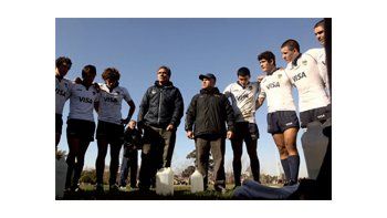 ámbito.com | Charla técnica . Bernardo Urdaneta y Rodolfo Ambrosio son los entrenadores del seleccionado argentino.