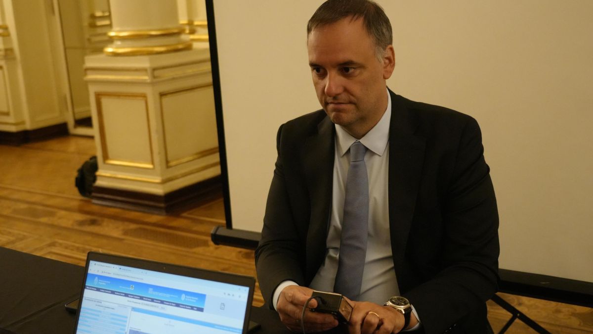 Caso Manuel Adorni: declaran las dos jubiladas que financiaron la compra de un departamento