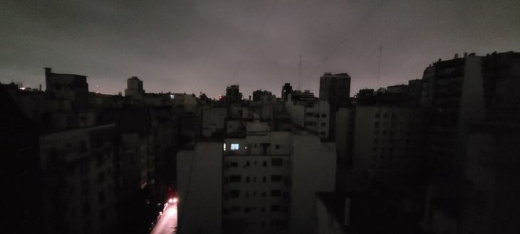 Los registros indicaron que el apagón masivo tuvo una duración aproximada de una hora, ya que para las 4 de la mañana se había restablecido el suministro eléctrico en la mayoría de los domicilios. Los registros indicaron que el apagón masivo tuvo una duración aproximada de una hora, ya que para las 4 de la mañana se había restablecido el suministro eléctrico en la mayoría de los domicilios.