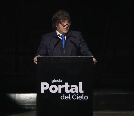 Durante su visita a Chaco, el presidente Javier Milei fue recibido por el pastor Jorge Ledesma, un influyente referente evangélico que asegura reunir cada fin de semana a unas 30.000 personas en sus encuentros religiosos. Durante su visita a Chaco, el presidente Javier Milei fue recibido por el pastor Jorge Ledesma, un influyente referente evangélico que asegura reunir cada fin de semana a unas 30.000 personas en sus encuentros religiosos.