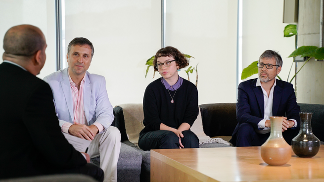 Con moderación de Sebastián Penelli, disertaron Ana Julia Aneise, analista del área de Recursos Naturales de Fundar; Alejandro Campos, Director Ejecutivo para la industria de energía de Accenture Argentina; y Gabriel Balbo, Analista de Relaciones Económicas Internacionales y director de Espade.