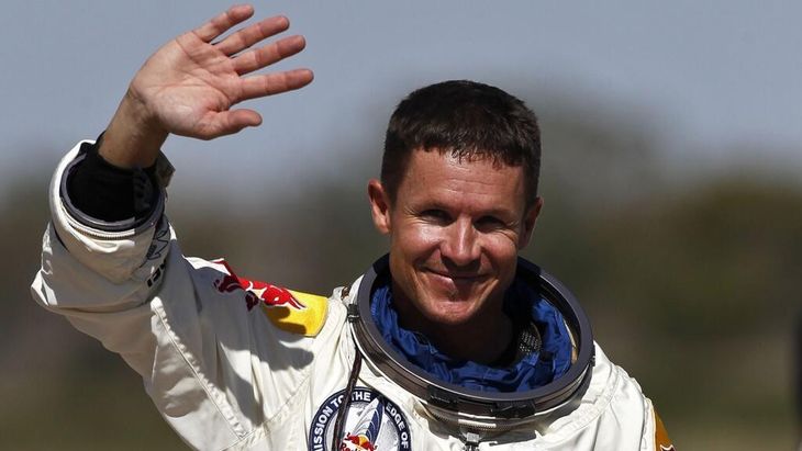 El austríaco. Félix Baumgartner, se convierte en la primera persona en romper la barrera del sonido al lanzarse el 14 de octubre de 2012 desde la estratosfera a más de 39.000 metros de altura. El austríaco. Félix Baumgartner, se convierte en la primera persona en romper la barrera del sonido al lanzarse el 14 de octubre de 2012 desde la estratosfera a más de 39.000 metros de altura.