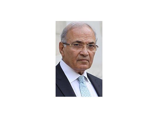 El ex primer ministro egipcio, Ahmed Shfiq, renunció a su cargo.