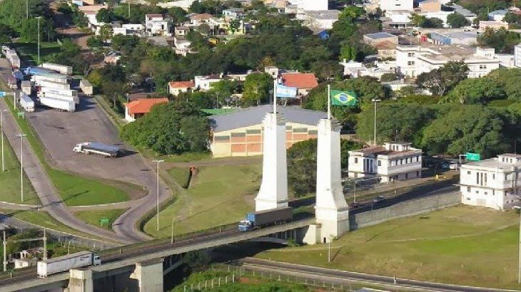 La protesta se lleva a cabo en el puente internacional de Paso de los Libres, en Corrientes, que une con la ciudad brasileña de Uruguayana.