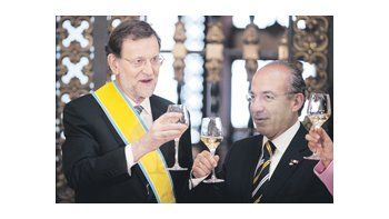 ámbito.com | Felipe Calderón recibió hoy en México al presidente del Gobierno español, Mariano Rajoy. Ambos enfatizaron el buen momento de la relación bilateral y, al menos ayer, evitaron hablar de la crisis por YPF.