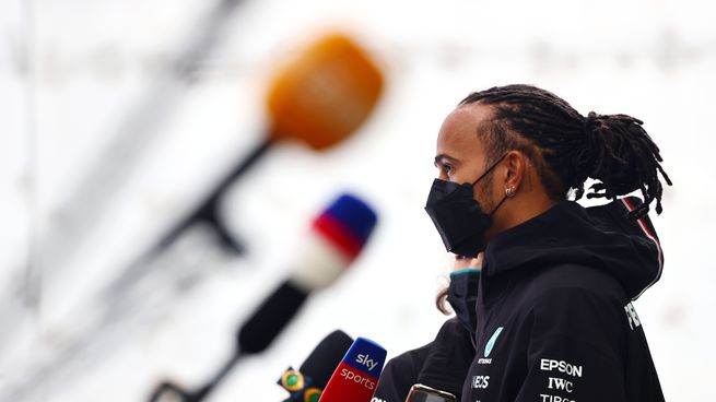 Hamilton sufrió una penalización en una etapa clave del campeonato.
