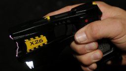 defensor adjunto de la ciudad califico como desproposito compra de pistolas taser