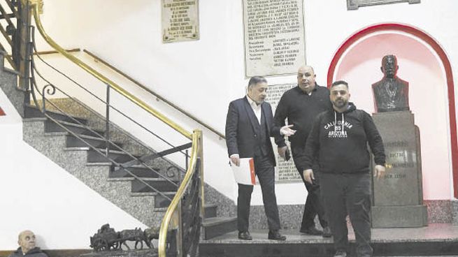 crisis profunda. Doman se retira de la sede de Independiente tras renunciar sorpresivamente, a casi seis meses de asumir. Por la tarde-noche, los hinchas se manifestaron en Avellaneda.