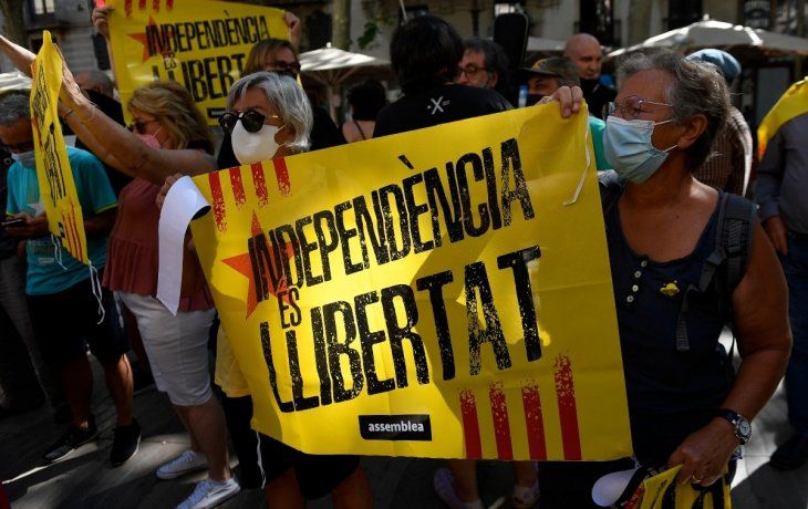 El movimiento independentista aún exige una amnistía para los presos y un referéndum de autodeterminación en Cataluña.