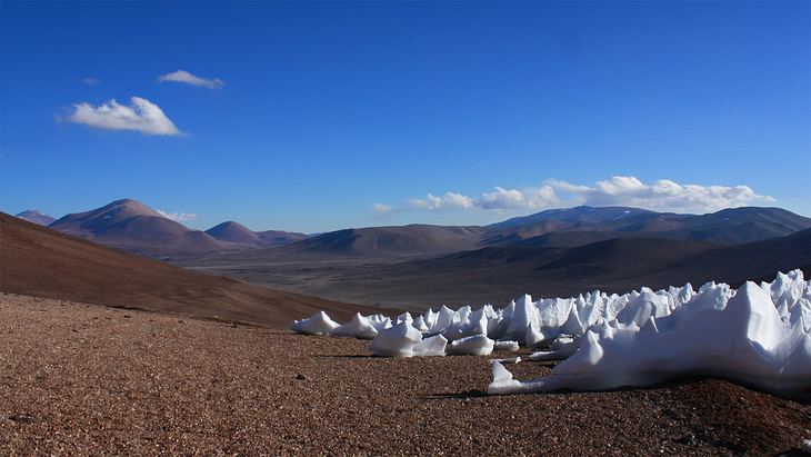 El objetivo de la adecuación de la ley de Glaciares es reforzar el rol de las provincias y dar mayor precisión jurídica y operativa a la regulación ambiental, sin afectar proyectos en marcha ni inversiones ya aprobadas. El objetivo de la adecuación de la ley de Glaciares es reforzar el rol de las provincias y dar mayor precisión jurídica y operativa a la regulación ambiental, sin afectar proyectos en marcha ni inversiones ya aprobadas.