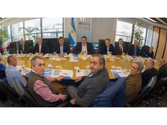 Los funcionarios y sindicalistas jugaron a las escondidas y decidieron cambiar la sede del encuentro, que originalmente estaba previsto en el Ministerio de Trabajo.