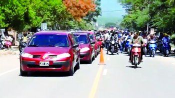 Dolor. El cortejo f&uacute;nebre recorri&oacute; las calles de la localidad de San Pedro, en medio del estupor y el dolor de familiares, amigos y vecinos de los empleados fallecidos la semana pasada en la explosi&oacute;n.